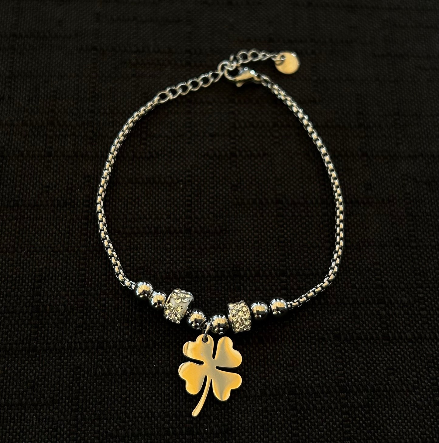 Bracciale con quadrifoglio e strass in acciaio