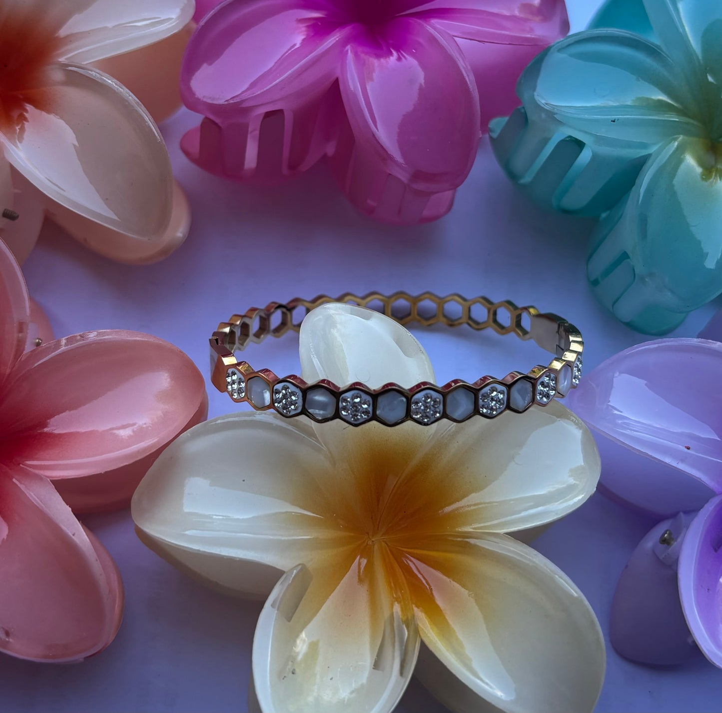 Bracciale alveare rigido in acciaio color oro