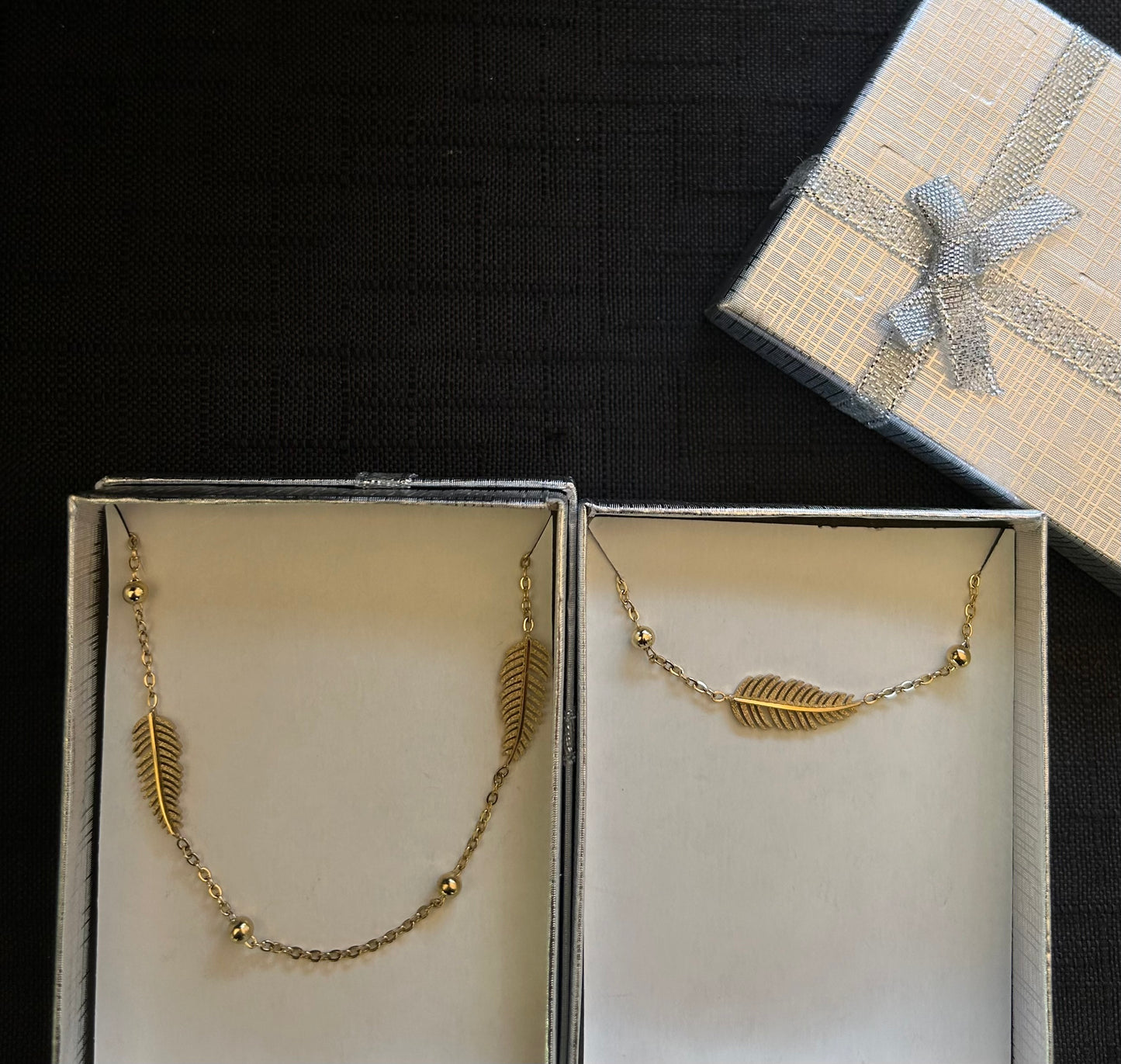 Completo collana + bracciale piuma oro in acciaio