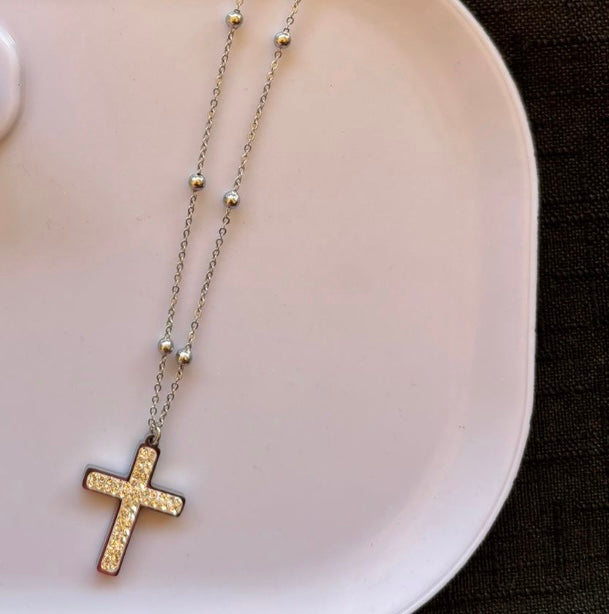 Collana croce in acciaio con strass color argento
