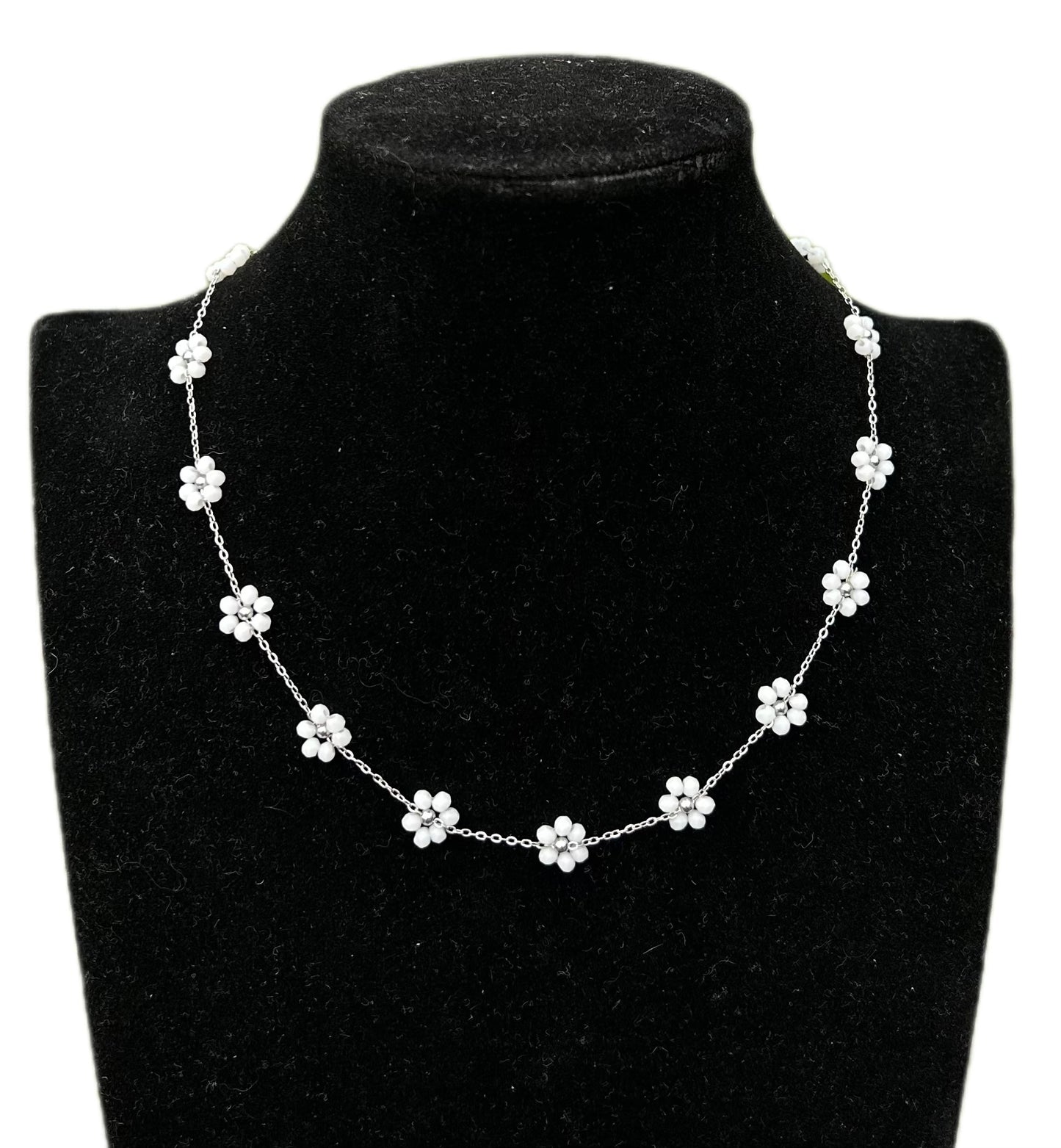 Collana in acciaio con fiorellini