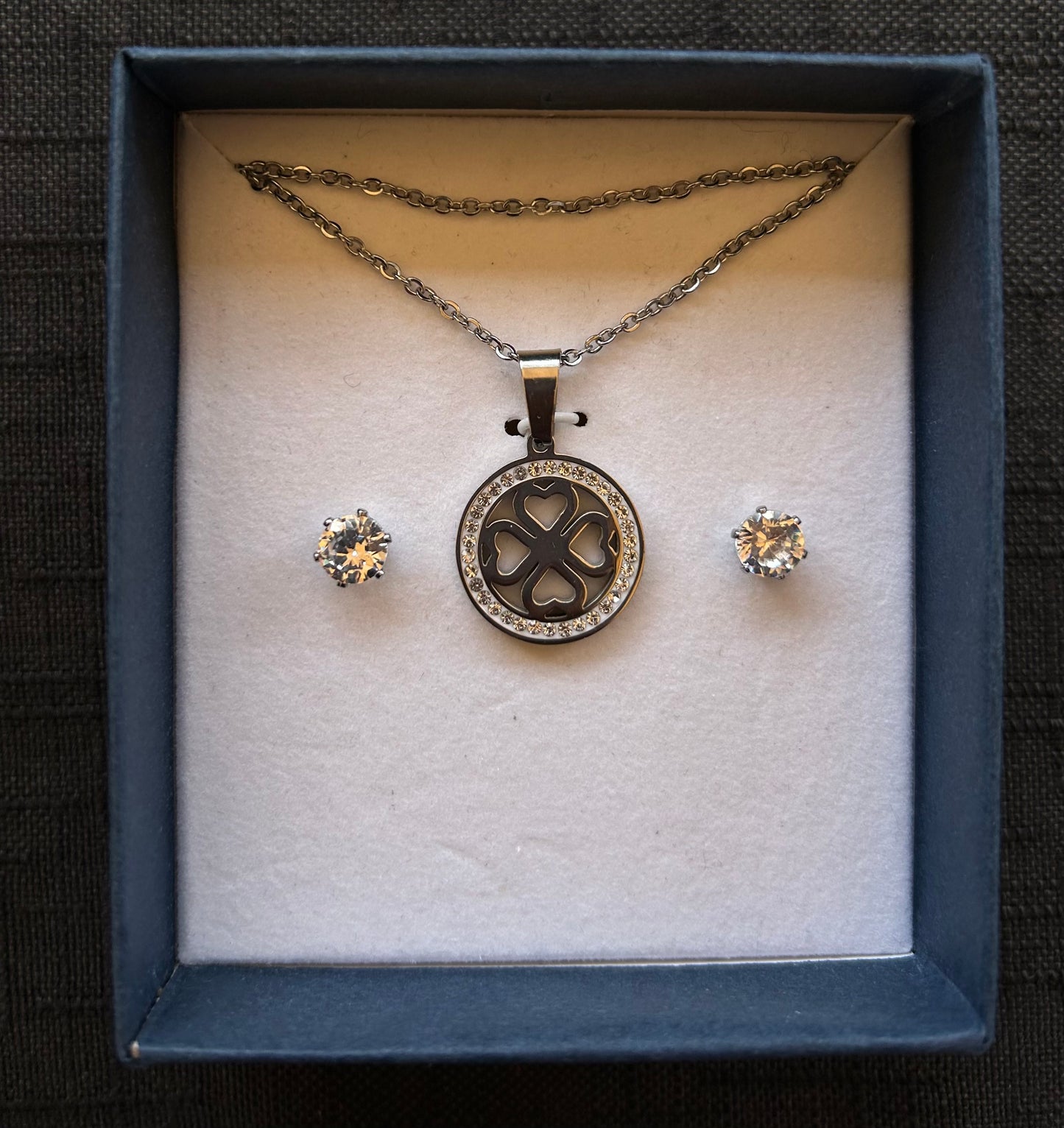 Set orecchini+collana con quadrifoglio e strass in acciaio