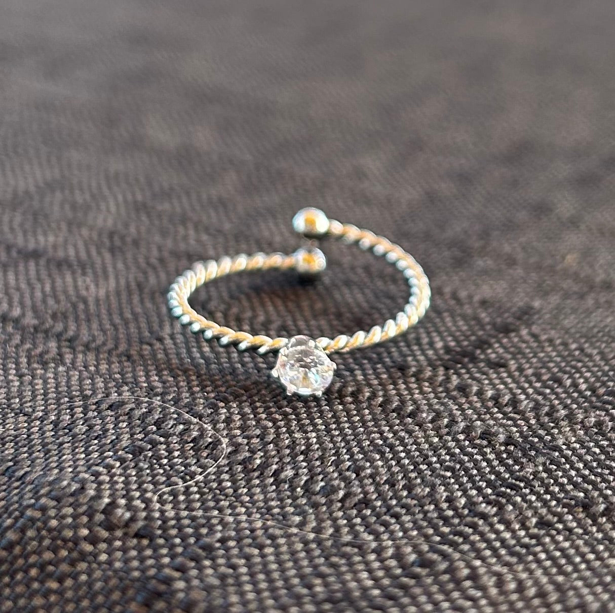 Anello con diamantino in acciaio regolabile